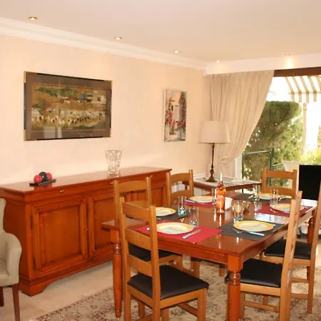 - L'omphale Apartman