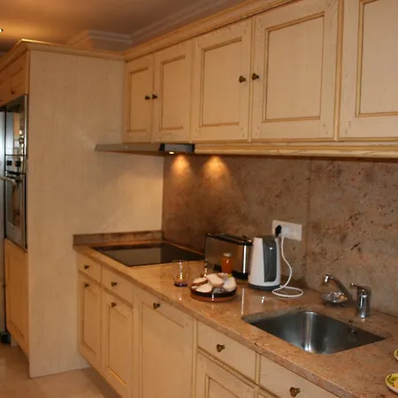 - L'omphale Apartman *